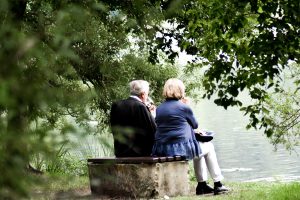 Was ist eine Demenz WG: Kosten und Vor- und Nachteile